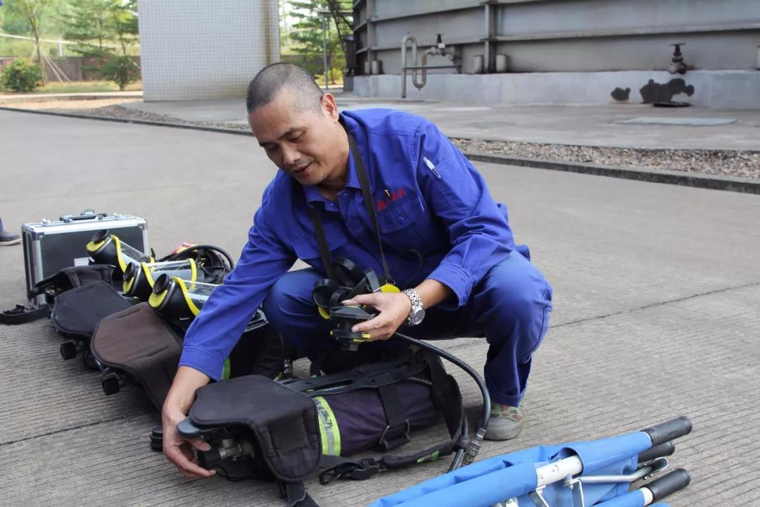 黨員立潮頭，領(lǐng)跑當先鋒｜蔡志聰：危險面前的“保護傘”